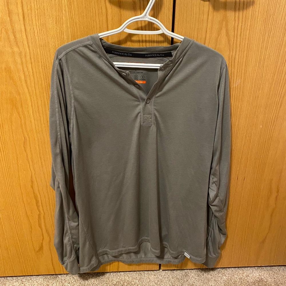 2/$20 ❤️- SHIRT | Men’s Hawke & Co Henley shirt size large